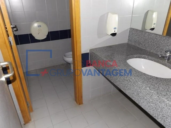 Loja para Venda em Amiais de Baixo Foto 7