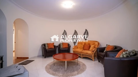 Moradia T6 para Venda em Quarteira