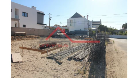 Moradia T4 para Venda em Fernao Ferro