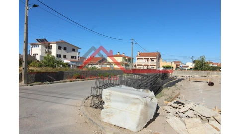 Moradia T4 para Venda em Fernao Ferro