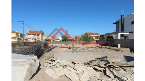 Moradia T4 para Venda em Fernao Ferro