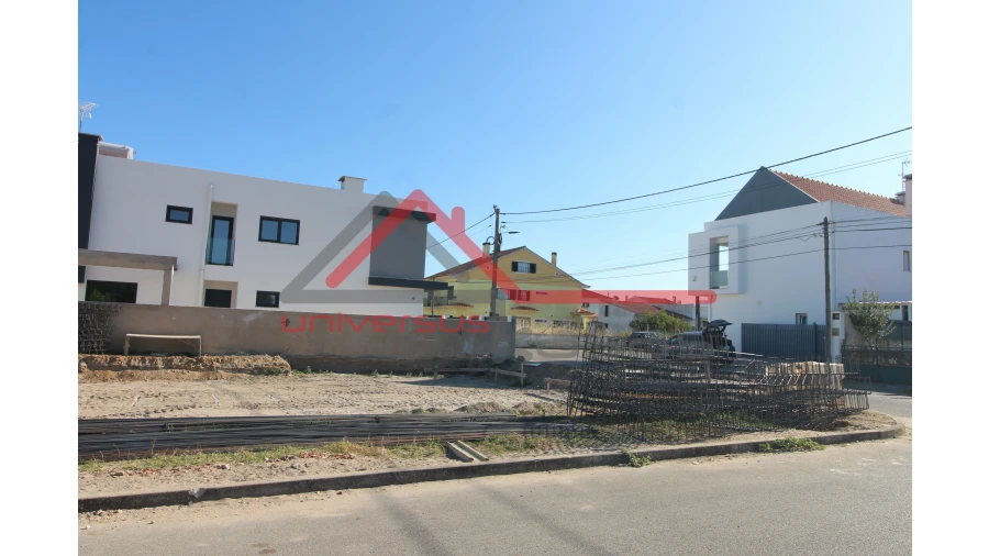 Moradia T4 para Venda em Fernao Ferro Foto 3