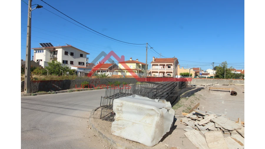 Moradia T4 para Venda em Fernao Ferro Foto 5