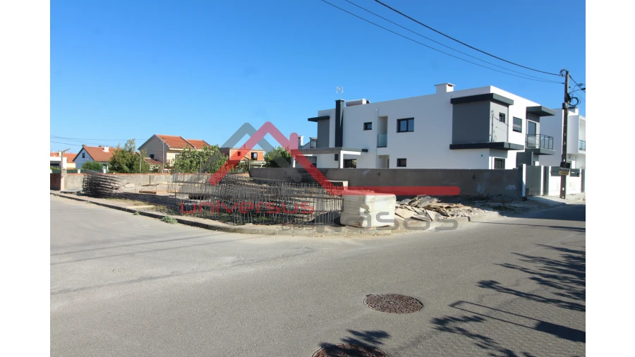 Moradia T4 para Venda em Fernao Ferro Foto 8