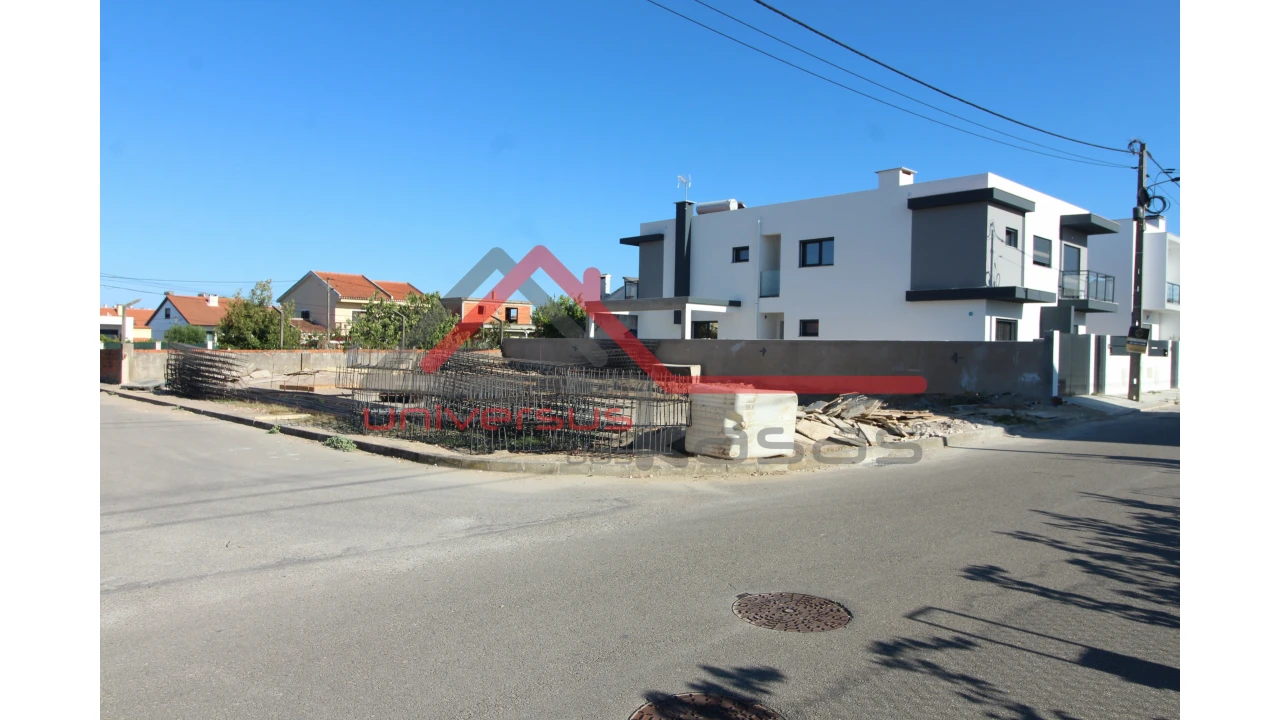 Moradia T4 para Venda em Fernao Ferro Foto 8