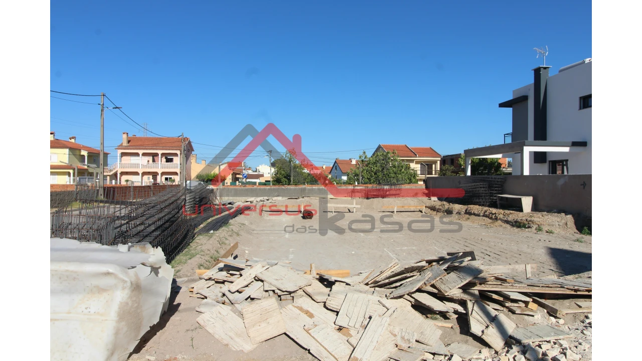 Moradia T4 para Venda em Fernao Ferro Foto 1