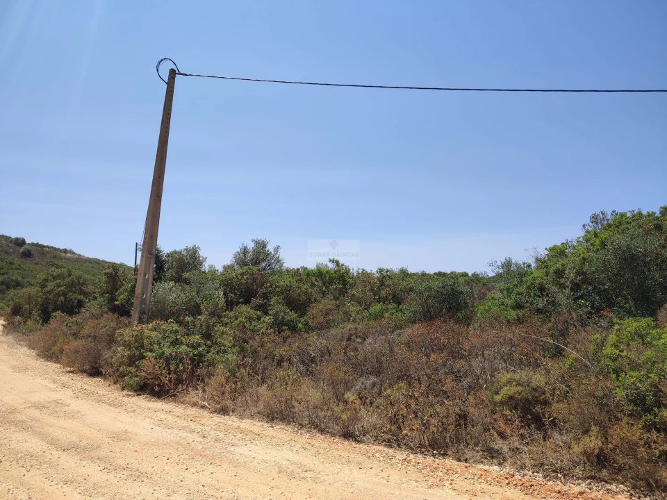 Terreno para Venda em Lagos (São Sebastião e Santa Maria) Foto 1