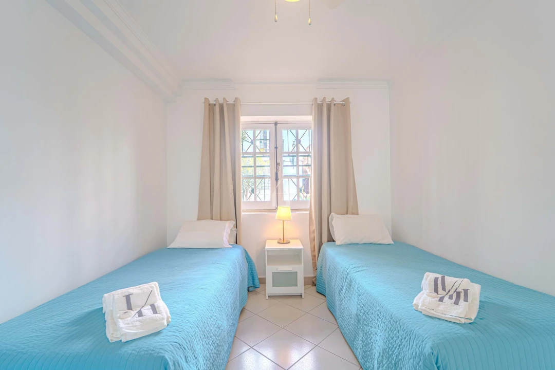 Apartamento T2 para Arrendamento férias em Quarteira Foto 6