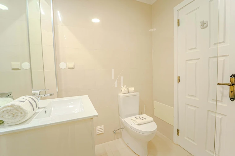 Apartamento T2 para Arrendamento férias em Quarteira Foto 8