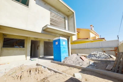Moradia T4 para Venda em Fernao Ferro