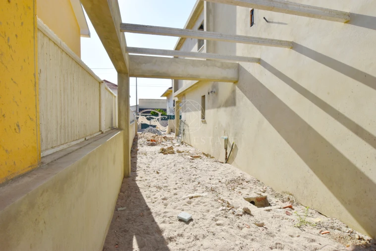 Moradia T4 para Venda em Fernao Ferro Foto 31