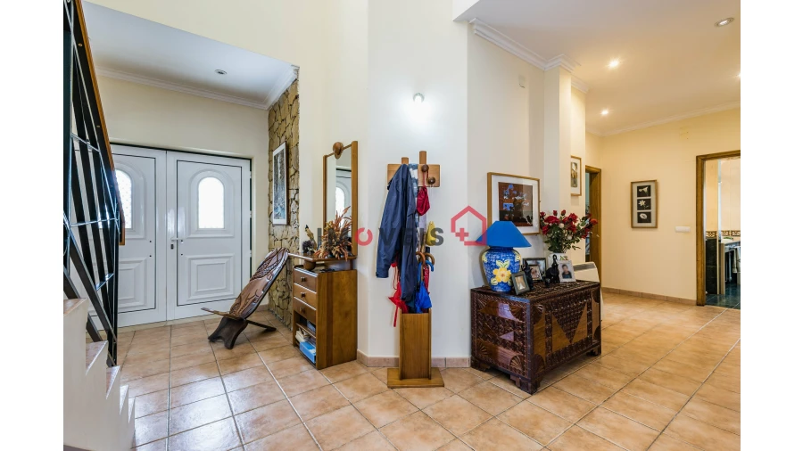 Moradia T5 para Venda em Calvaria de Cima Foto 14