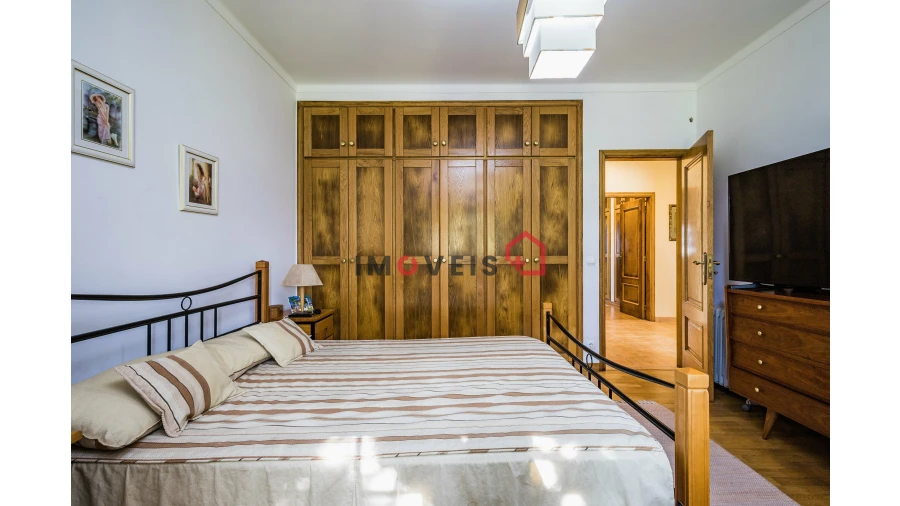 Moradia T5 para Venda em Calvaria de Cima Foto 13