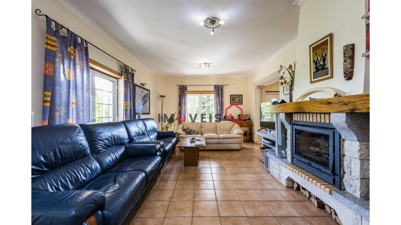 Moradia T5 para Venda em Calvaria de Cima Foto 3