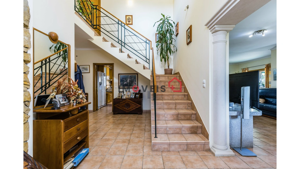 Moradia T5 para Venda em Calvaria de Cima Foto 1