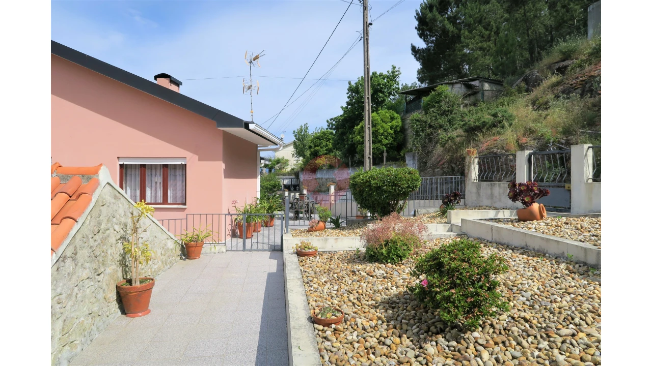 Moradia T3 para Venda em Ganfei Foto 3