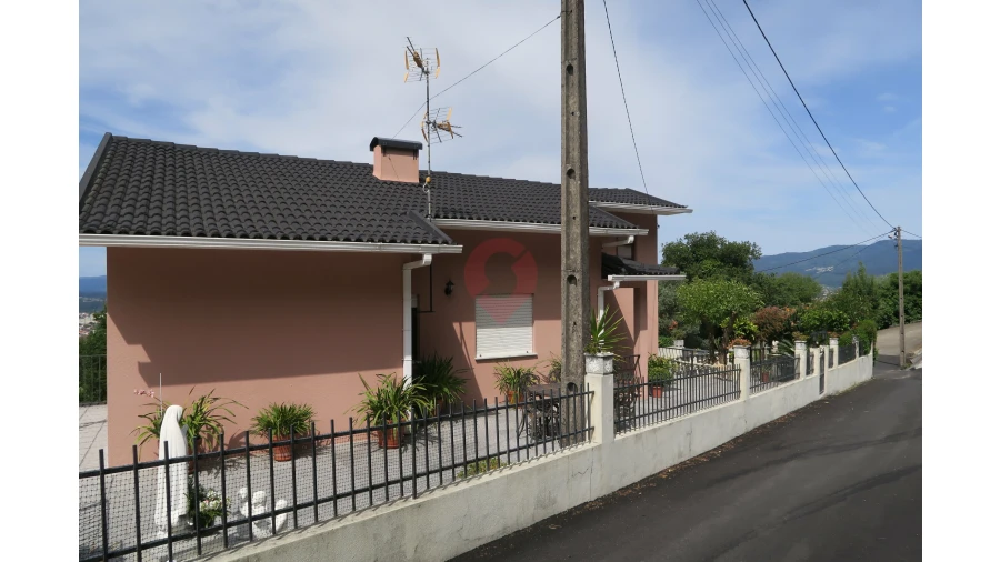 Moradia T3 para Venda em Ganfei Foto 4