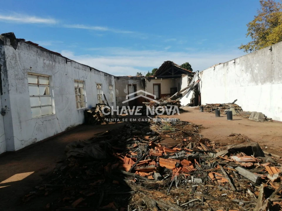 Armazém para Venda em Arcozelo Foto 1