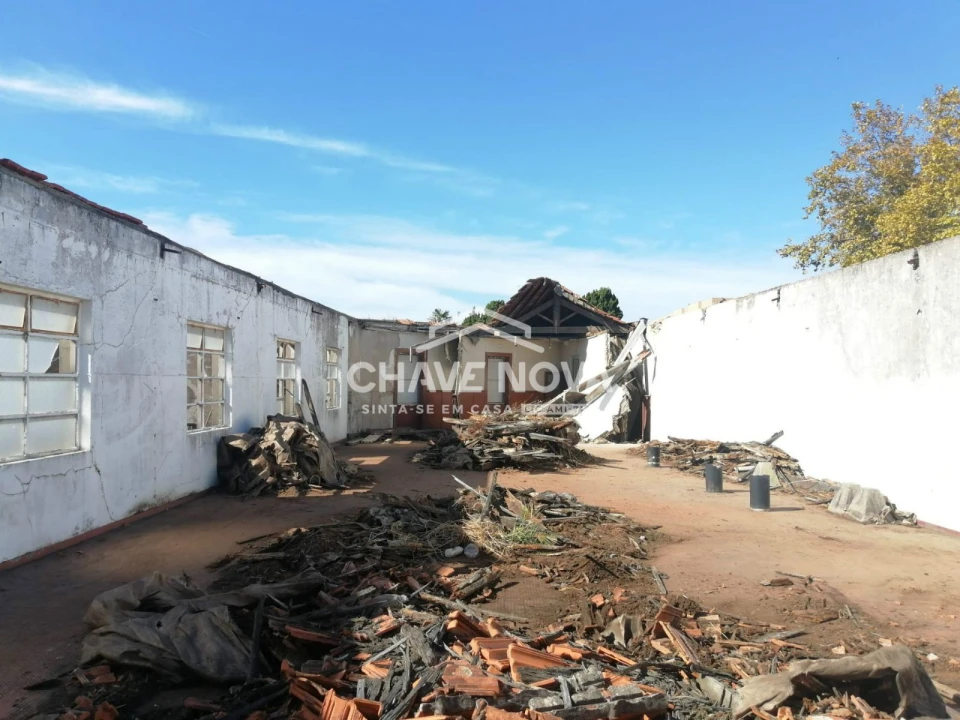 Armazém para Venda em Arcozelo Foto 8