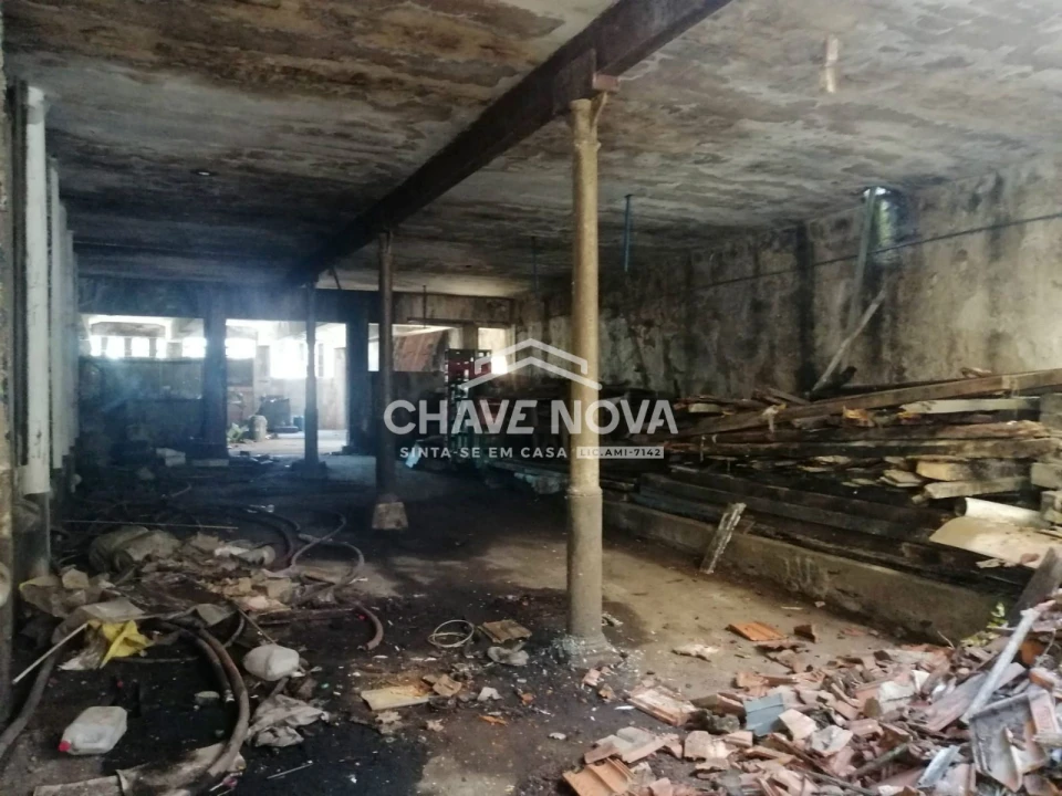 Armazém para Venda em Arcozelo Foto 18