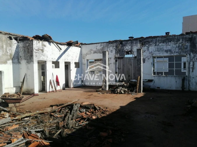 Armazém para Venda em Arcozelo Foto 2