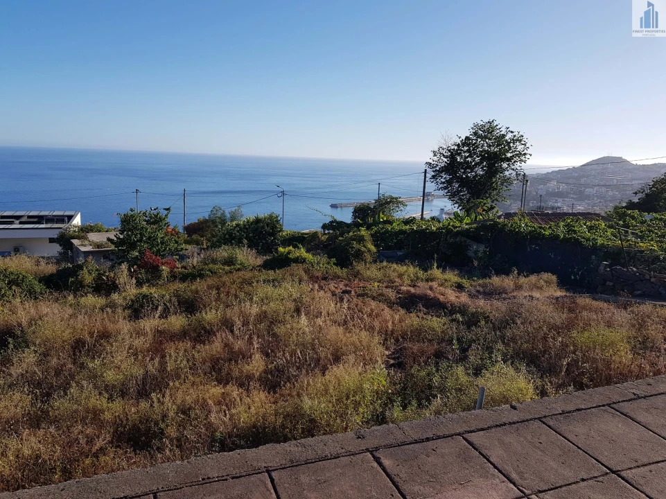 Terreno para Venda em Funchal (Santa Maria Maior) Foto 1