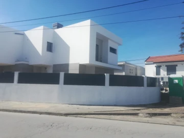 Moradia T4 para Venda em Fernao Ferro