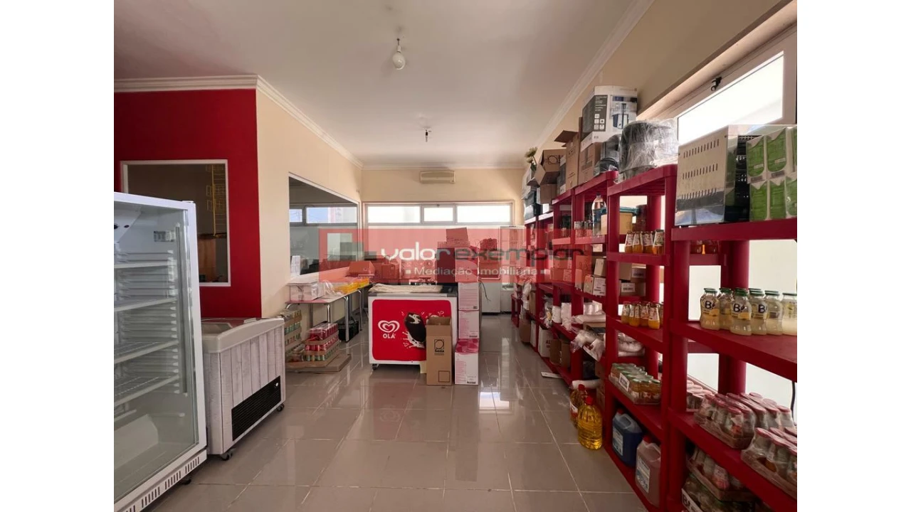 Loja para Venda em Atalaia e Alto Estanqueiro-Jardia Foto 2