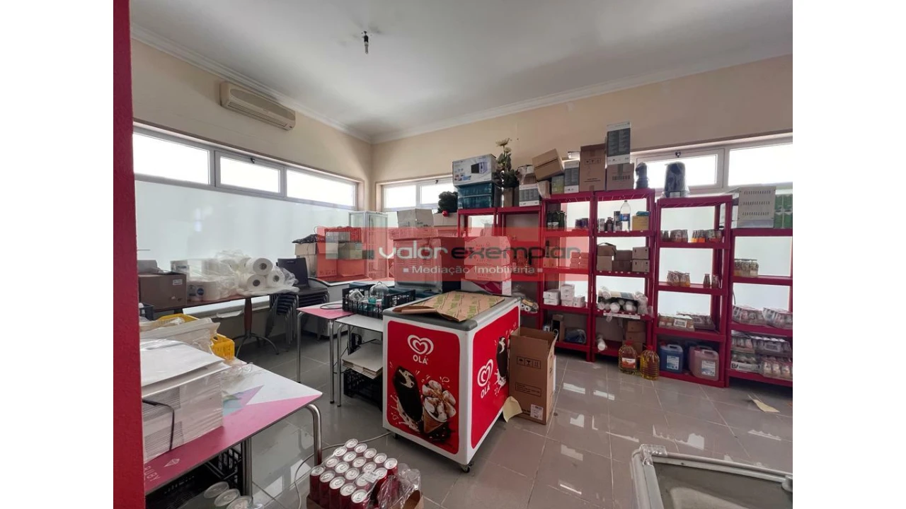 Loja para Venda em Atalaia e Alto Estanqueiro-Jardia Foto 1