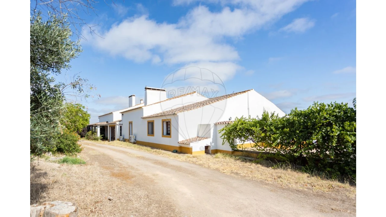Moradia T5 para Venda em São Gregório e Santa Justa Foto 2