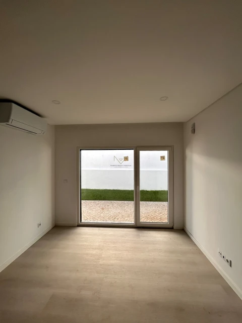 Moradia T4 para Venda em Charneca de Caparica e Sobreda