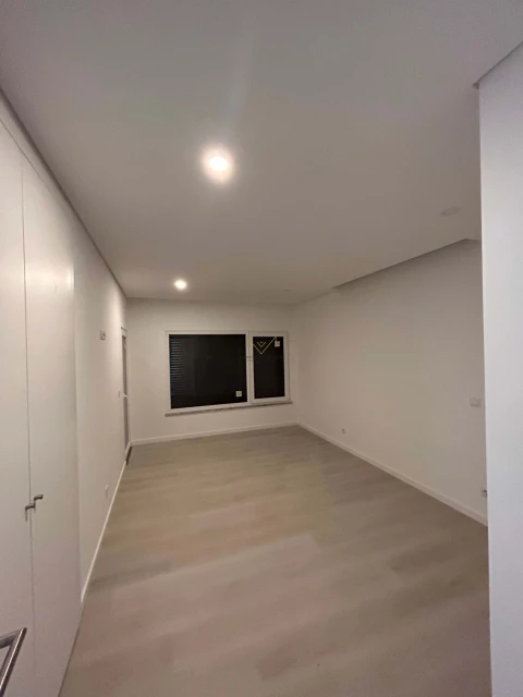 Moradia T4 para Venda em Charneca de Caparica e Sobreda