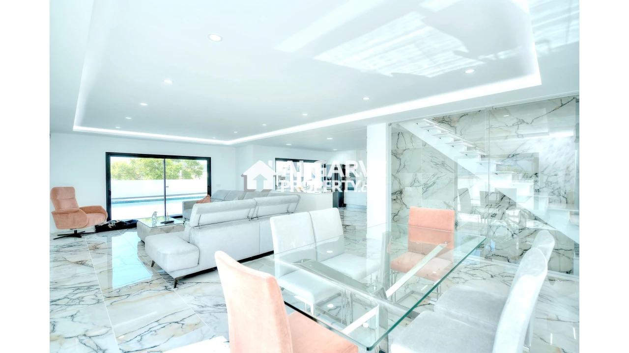 Moradia T4 para Venda em Olhão Foto 8