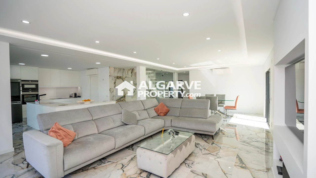 Moradia T4 para Venda em Olhão Foto 10