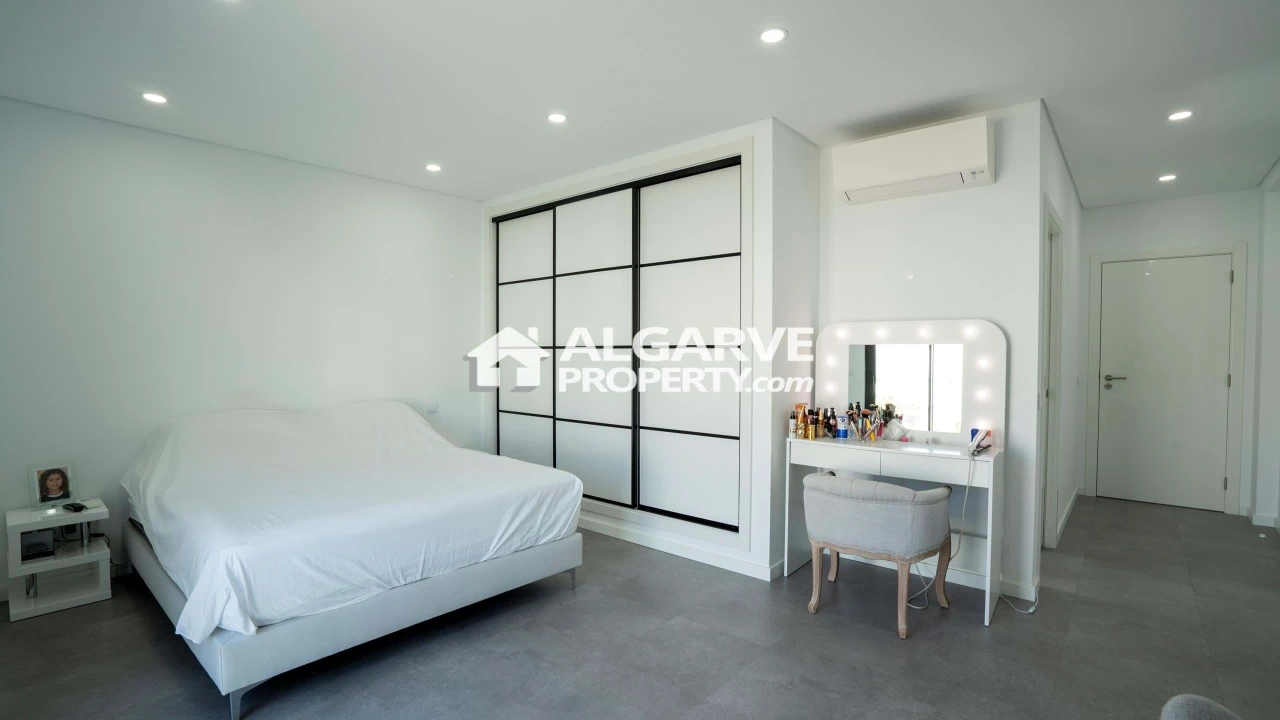 Moradia T4 para Venda em Olhão Foto 22