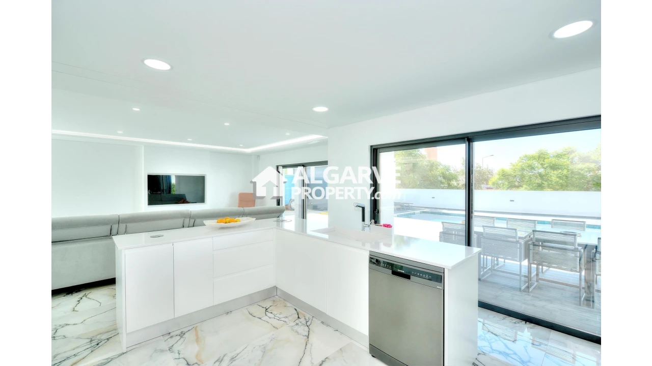 Moradia T4 para Venda em Olhão Foto 12