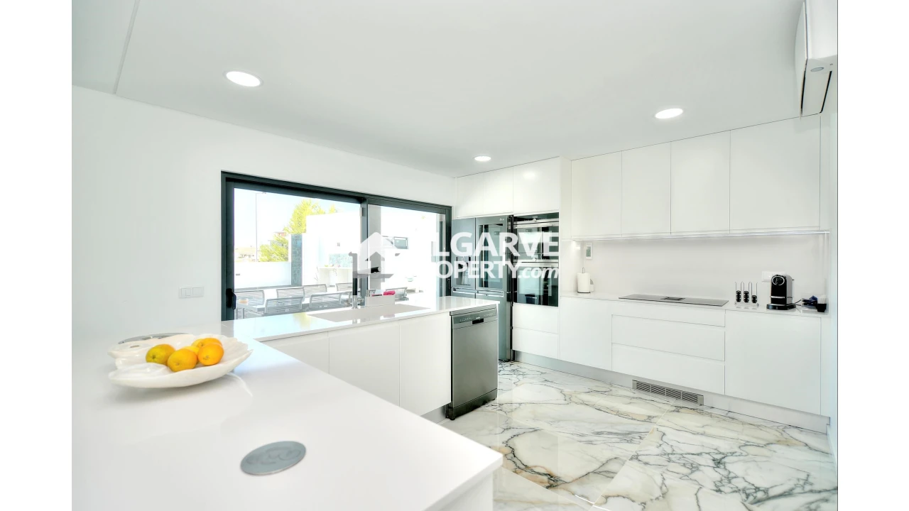 Moradia T4 para Venda em Olhão Foto 3