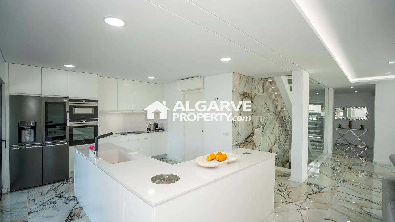 Moradia T4 para Venda em Olhão Foto 14