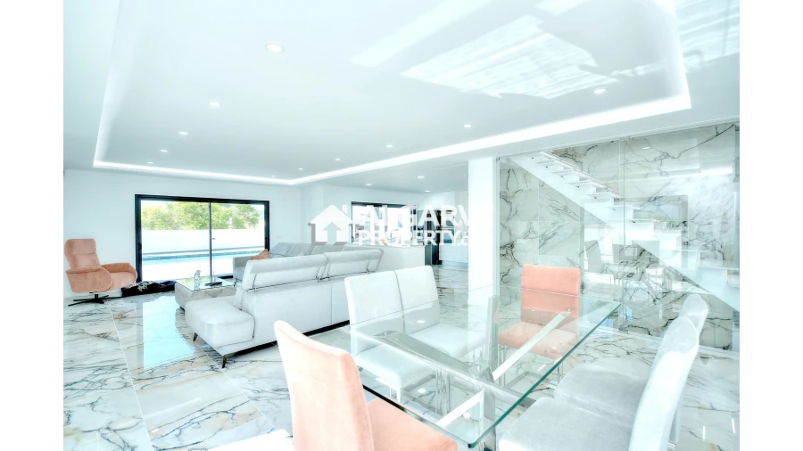 Moradia T4 para Venda em Olhão Foto 8