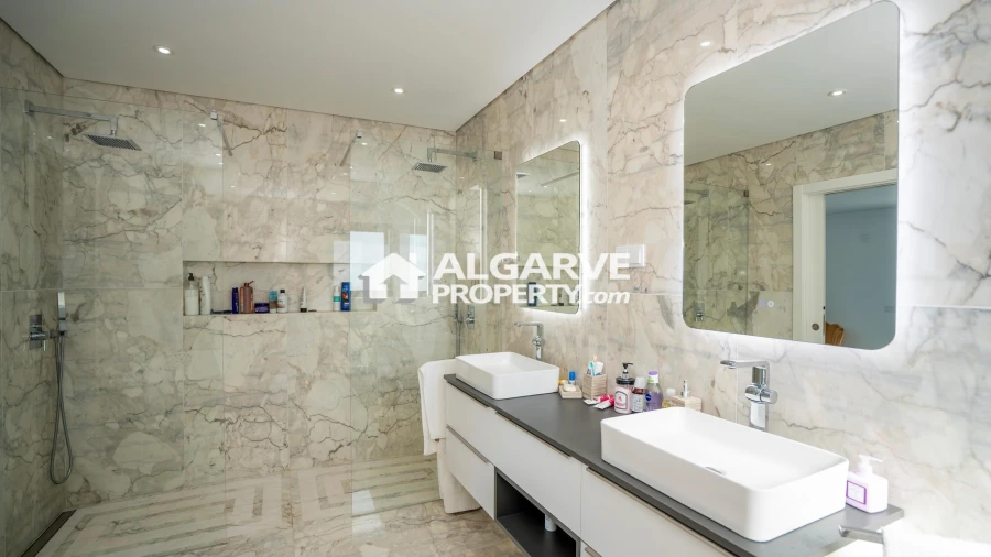 Moradia T4 para Venda em Olhão Foto 24