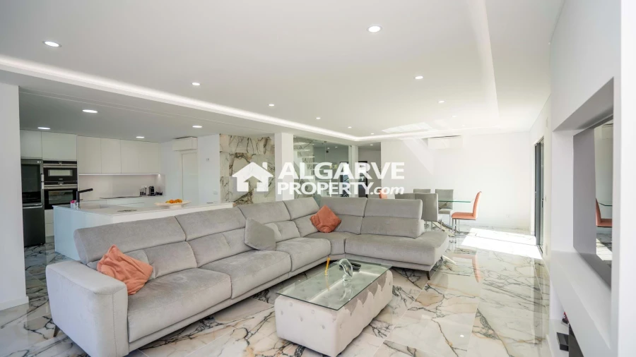 Moradia T4 para Venda em Olhão Foto 10