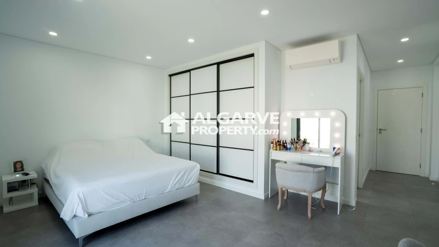 Moradia T4 para Venda em Olhão Foto 22