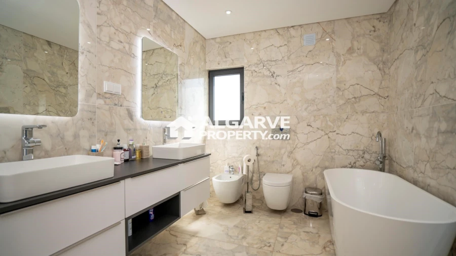 Moradia T4 para Venda em Olhão Foto 23