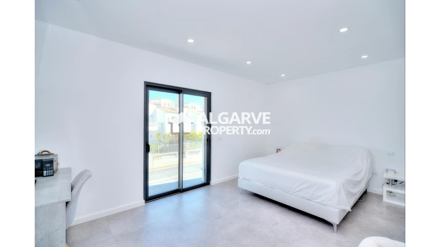 Moradia T4 para Venda em Olhão Foto 4