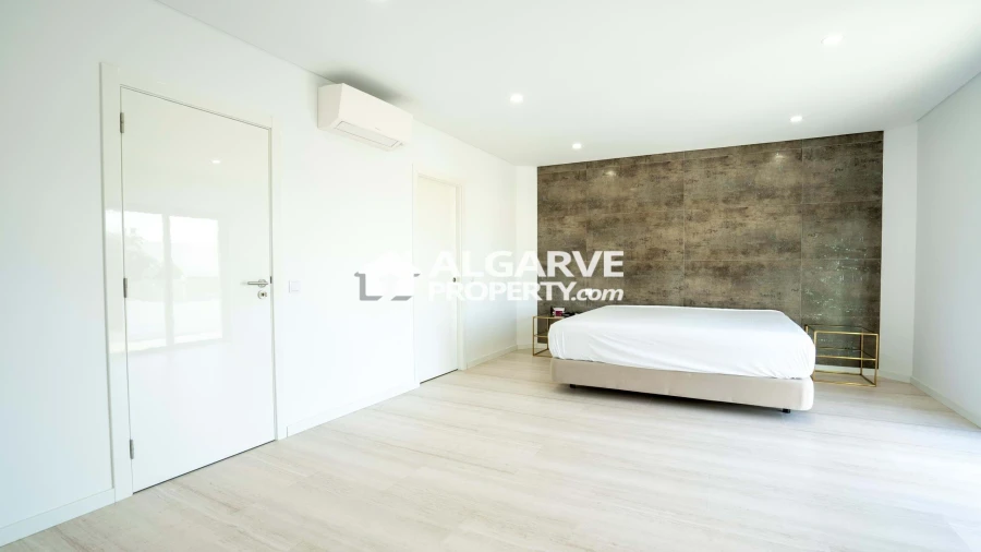 Moradia T4 para Venda em Olhão Foto 17