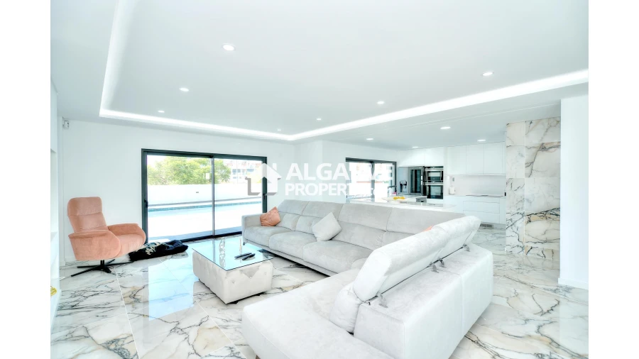 Moradia T4 para Venda em Olhão