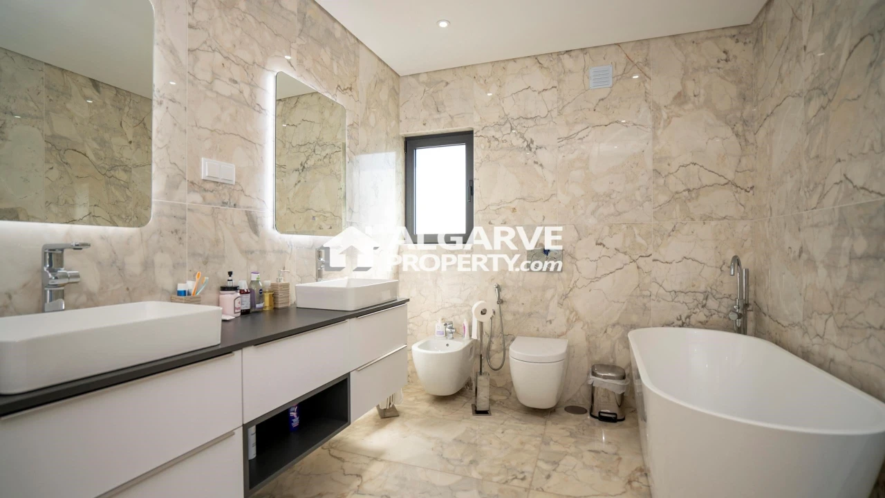 Moradia T4 para Venda em Olhão Foto 23