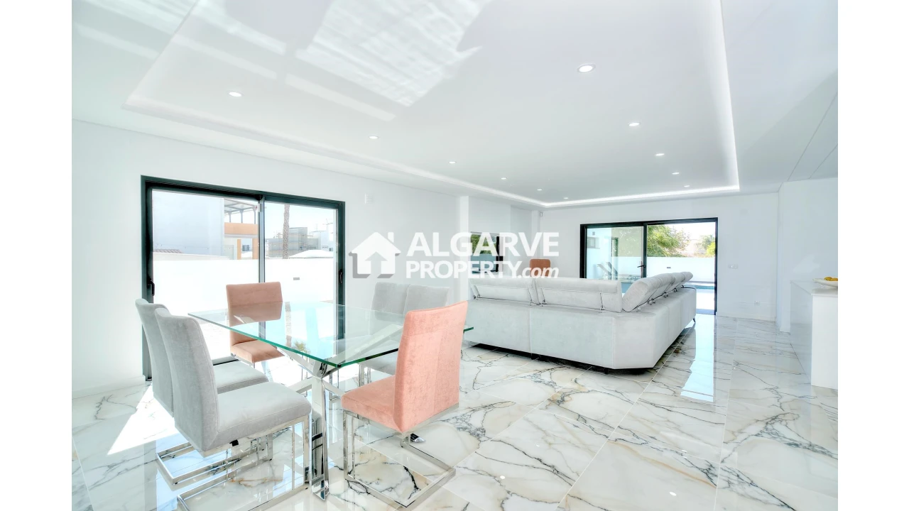 Moradia T4 para Venda em Olhão Foto 9