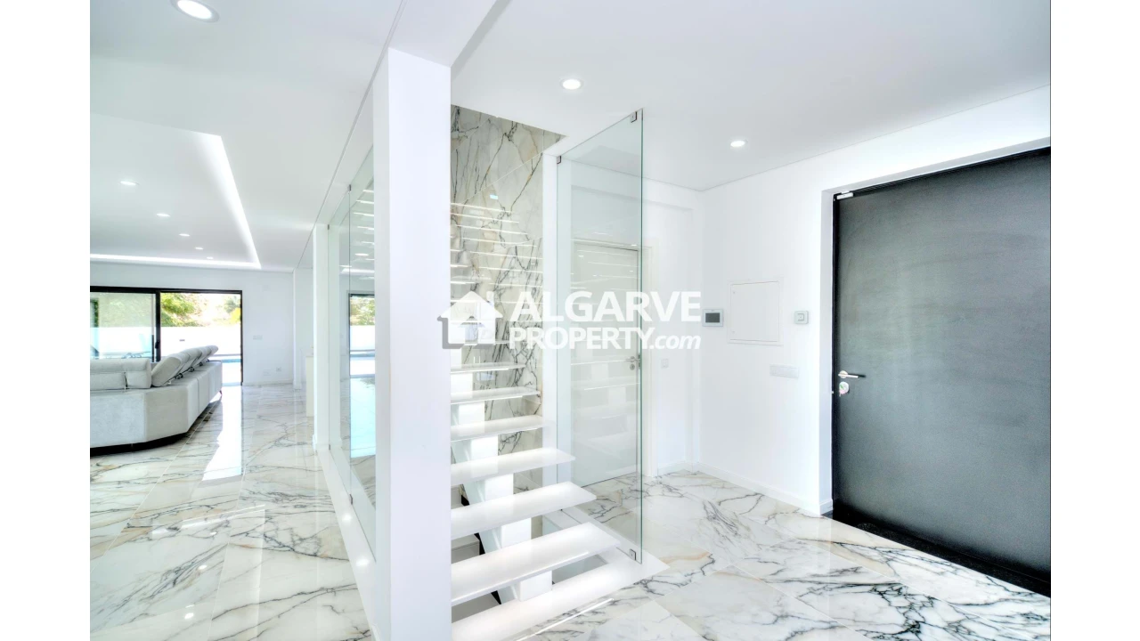 Moradia T4 para Venda em Olhão Foto 7