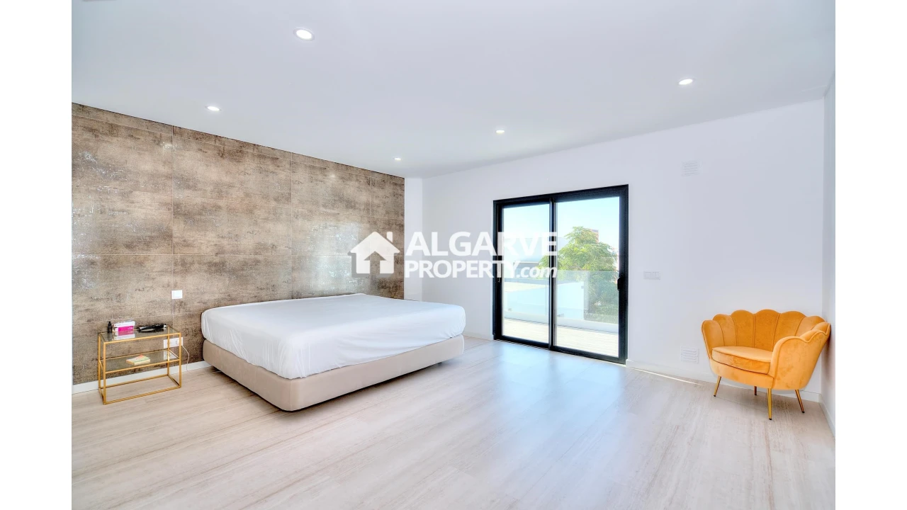 Moradia T4 para Venda em Olhão Foto 16